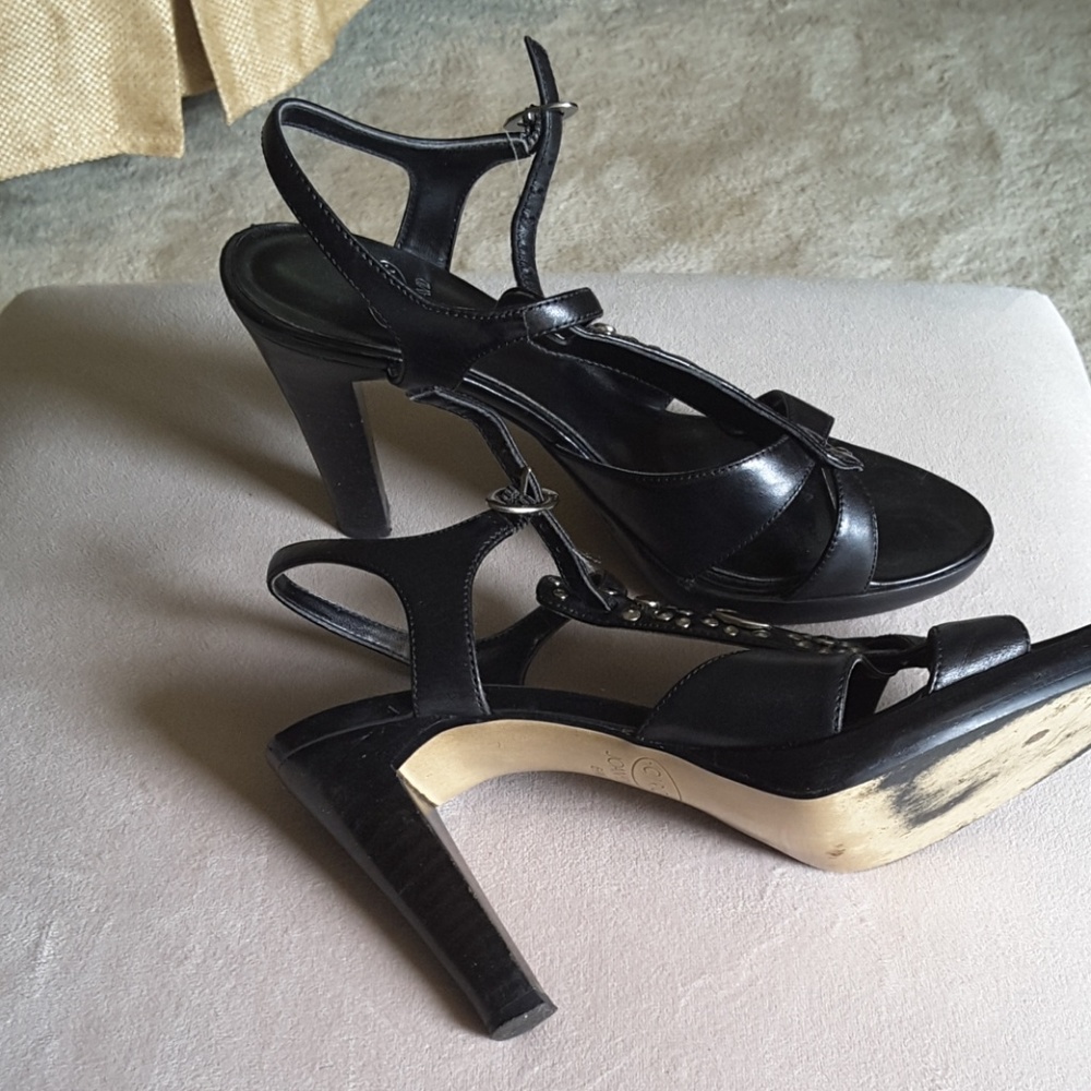 Sandals - Picture 2 of 3